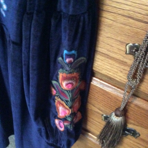 ~ SHEIN Women's Velvet Tunic SOLD AS IS ~ - Picture 3 of 8